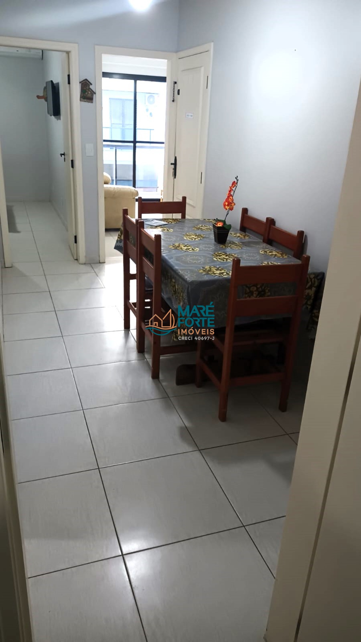 Apartamento à venda com 2 quartos, 70m² - Foto 1